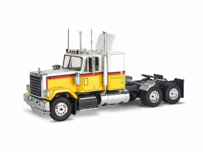 Chevy Bison Semi Truck 1/32 Kit de Montar Revell 17471