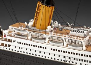 Revell 05715 Gift Set R.m.s. Titanic - 1/400 - Kit Com Cola, Tinta E Pincel