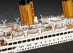 Revell 05715 Gift Set R.m.s. Titanic - 1/400 - Kit Com Cola, Tinta E Pincel