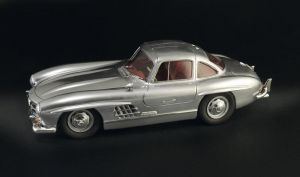 MERCEDES-BENZ 300 SL GULLWING 1/16 Kit de Montar Italeri 3612