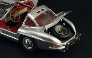 MERCEDES-BENZ 300 SL GULLWING 1/16 Kit de Montar Italeri 3612