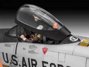 Revell 03832 Dog Sabre F-86D 1/48 Kit de montar Revell 03832