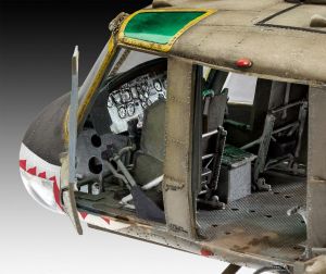 Revell 04960 Bell Uh-1C - 1/35Kit Para montar