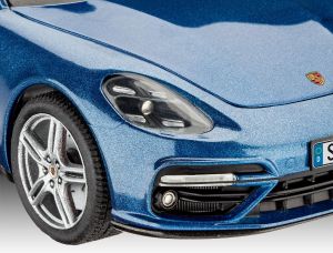 Revell 07034 Porsche Panamera Turbo - 1/24 Kit Para Montar 