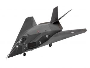 Revell 63899 F-117A Nighthawk Stealth Fighter - 1/72 Model Set Kit Para Montar