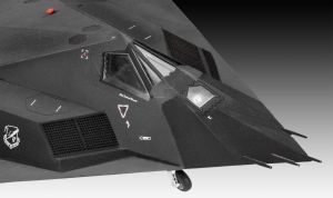 Revell 63899 F-117A Nighthawk Stealth Fighter - 1/72 Model Set Kit Para Montar