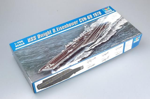 USS Dwight D.Eisenhower CVN-69 1978 1/700 Kit De Montar Trumpeter 05753