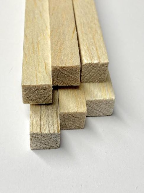 Vareta de madeira Balsa Quadrada de 4X4mm x 50cm lote com 6 unidades