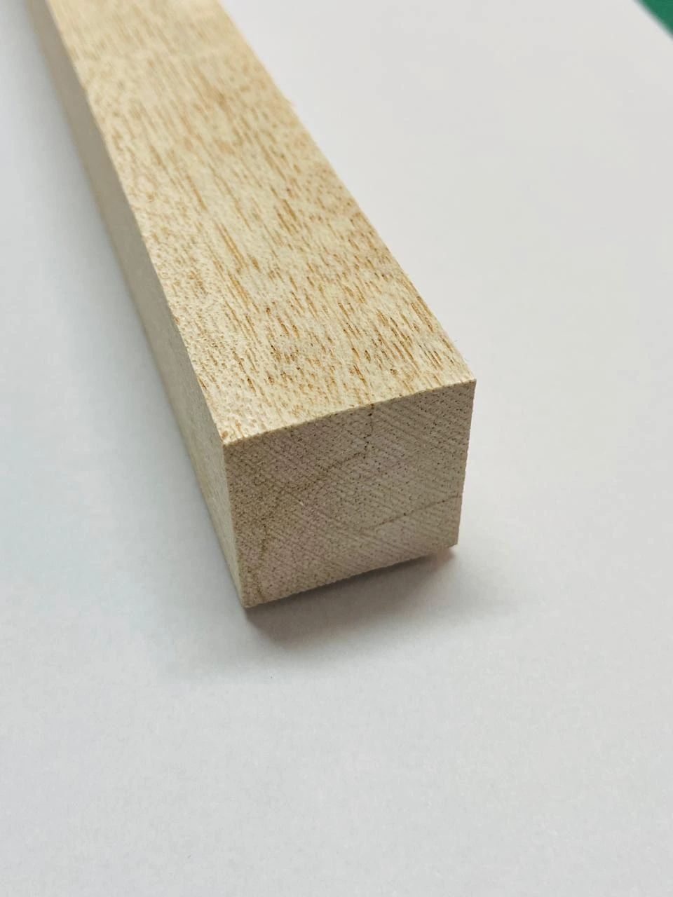 Vareta madeira Balsa quadrada de 20X20mm x 50cm lote com 2 unidades